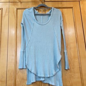 Gently used small Free people long teal sweater☘️
